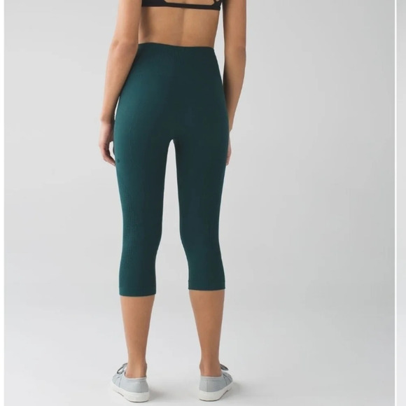 Lululemon Activewear Flow & Go Crop Deep Green Size 8 - Picture 11 of 11